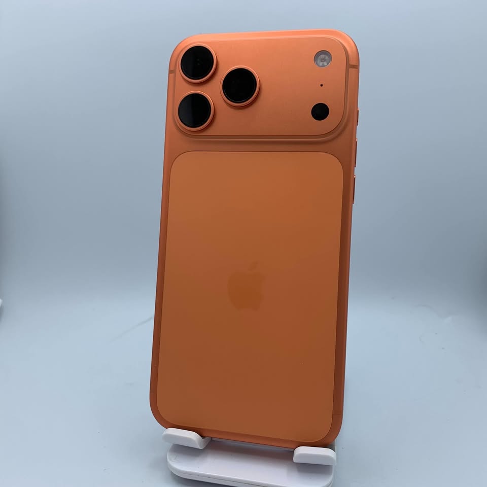 iPhone 17 Pro Max — Photo 1